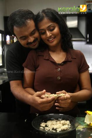 kerala aunty boobs pressing